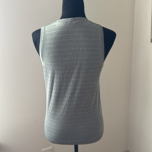 Lululemon Breeze muscle tank gray pullover tee Sz‎ 4 - Picture 4 of 4